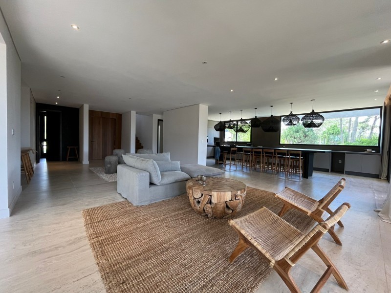 Casa en venta y alquiler en Barrio Privado La Barra